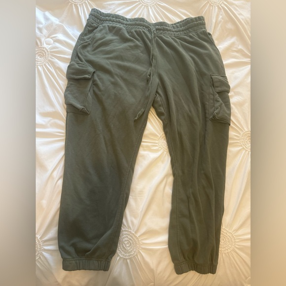 Men’s 2XL No Boundaries Green Artichoke Joggers - Picture 1 of 3